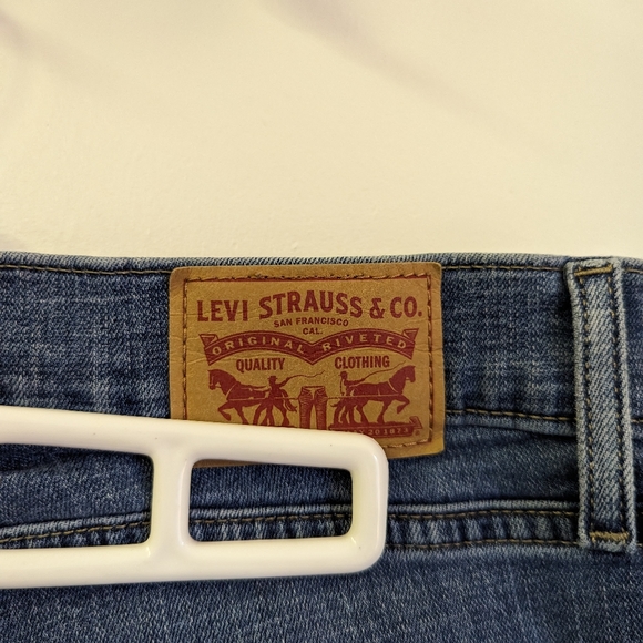 Levi Straus Blue Jeans Curvy Bootcut POCKETS - Picture 3 of 6